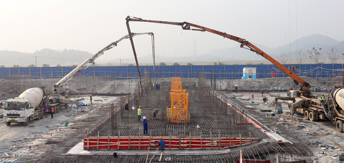 湖山新城（一期）建设项目5号楼底板浇筑混凝土2.JPG